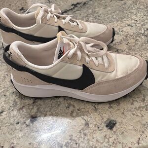 Nike Waffle Debut Tan, White and Black. 9